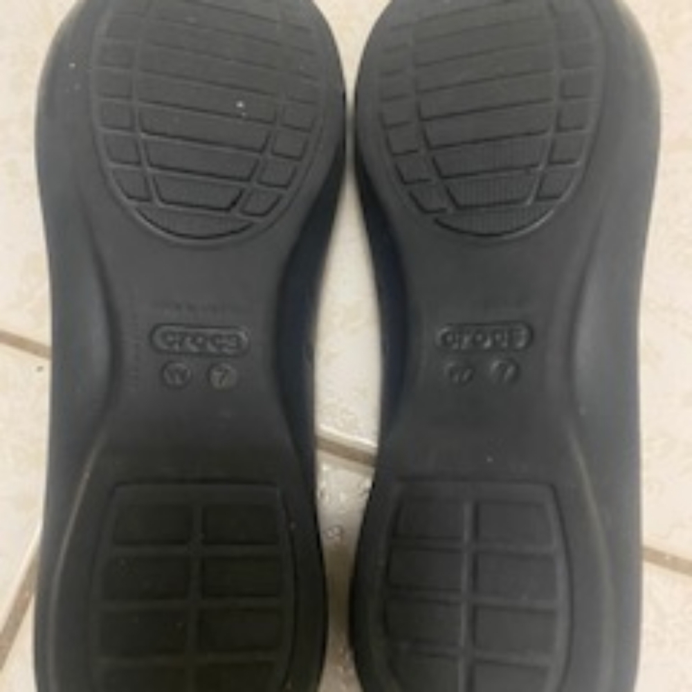 Black Crocs - Picture 3 of 5